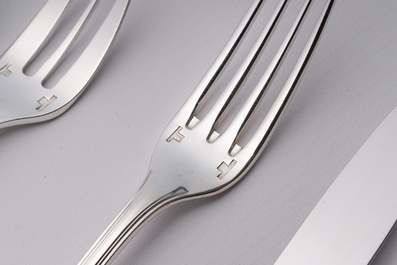 M&eacute;nag&egrave;re de 140 pi&egrave;ces dans la cassette d'origine, mod&egrave;le Spatours, Christofle, France, 20&egrave;me si&egrave;cle