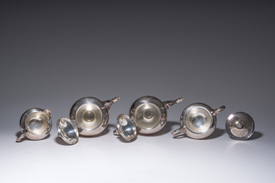Service &agrave; caf&eacute; et &agrave; th&eacute; de cinq pi&egrave;ces en m&eacute;tal argent&eacute;, Wiskemann, Belgium, 20&egrave;me si&egrave;cle