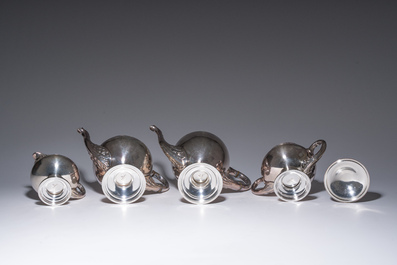 Service &agrave; caf&eacute; et &agrave; th&eacute; de cinq pi&egrave;ces en m&eacute;tal argent&eacute;, Wiskemann, Belgium, 20&egrave;me si&egrave;cle