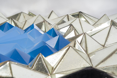 Olivier De Schrijver (1958): Miroir 'Fleur bleu', Ode's Design, &eacute;d. 3/6, dat&eacute; 2021