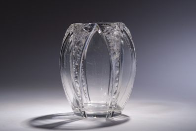 Auguste Houillon (1885-1954): Vase Art D&eacute;co en cristal fini au burin, France, Nancy, deuxi&egrave;me quart du 20&egrave;me si&egrave;cle