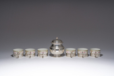 Six tasses en porcelaine de Limoges aux montures et soucoupes en argent et sucrier assorti, Delheid, 800/000, France et Belgique, 20&egrave;me si&egrave;cle