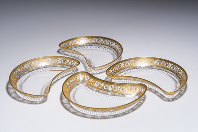 Quatre assiettes &agrave; salade de type 'Thistle' en cristal &agrave; d&eacute;cor dor&eacute;, Saint Louis, France, 20&egrave;me si&egrave;cle