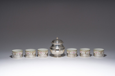 Six tasses en porcelaine de Limoges aux montures et soucoupes en argent et sucrier assorti, Delheid, 800/000, France et Belgique, 20&egrave;me si&egrave;cle