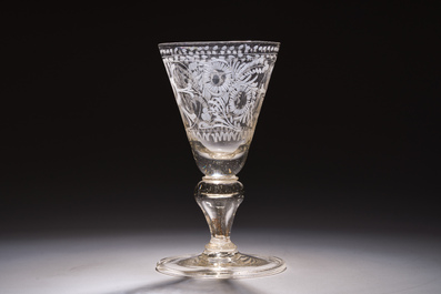 Verre balustre &agrave; d&eacute;cor floral grav&eacute;, Allemagne, Potsdam, fin du 17&egrave;me si&egrave;cle