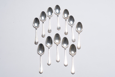 M&eacute;nag&egrave;re de 140 pi&egrave;ces dans la cassette d'origine, mod&egrave;le Spatours, Christofle, France, 20&egrave;me si&egrave;cle