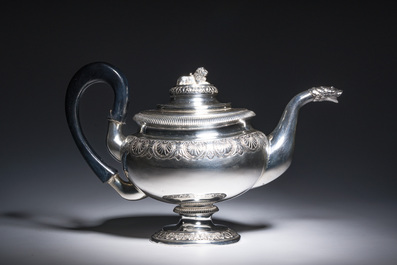 Belle th&eacute;i&egrave;re Empire en argent couronn&eacute;e d'un lion, poin&ccedil;on de ma&icirc;tre Jens Jensen, Copenhague, Danemark, dat&eacute; 1839