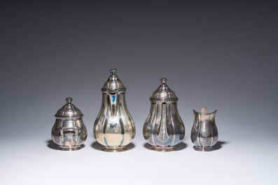 Service &agrave; caf&eacute; et &agrave; th&eacute; de cinq pi&egrave;ces en argent richement d&eacute;cor&eacute;, poin&ccedil;on de ma&icirc;tre Delheid, Belgique, 19&egrave;me/20&egrave;me si&egrave;cle