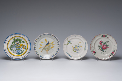 Collection vari&eacute;e de douze assiettes et plats en fa&iuml;ence polychrome, Bruxelles et France, 18&egrave;me/19&egrave;me si&egrave;cle