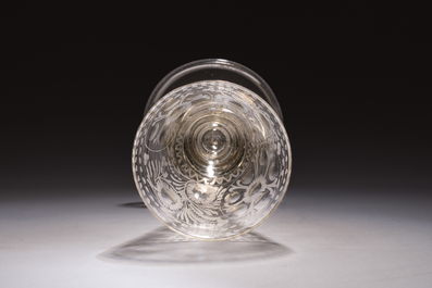 Verre balustre &agrave; d&eacute;cor floral grav&eacute;, Allemagne, Potsdam, fin du 17&egrave;me si&egrave;cle