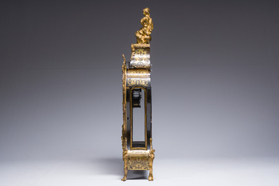 Importante pendule de style Louis XV sur console, France, 19&egrave;me si&egrave;cle