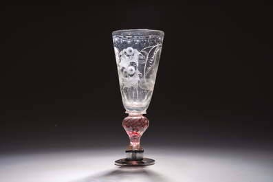 Verre balustre grav&eacute; et taill&eacute; &agrave; d&eacute;cor de spirale rouge et de Saint Ignace, Allemand, 18&egrave;me si&egrave;cle