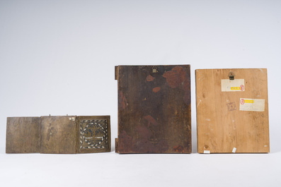 Cinq ic&ocirc;nes orthodoxes, e.a. 'L'Ascension d'Elie' et une ic&ocirc;ne de voyage en bronze &eacute;maill&eacute; en trois parties, Russie, 19&egrave;me si&egrave;cle