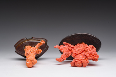 Deux figures d'une dame en corail rouge sculpt&eacute;, Chine, 19&egrave;me/20&egrave;me si&egrave;cle