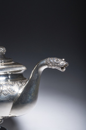 Belle th&eacute;i&egrave;re Empire en argent couronn&eacute;e d'un lion, poin&ccedil;on de ma&icirc;tre Jens Jensen, Copenhague, Danemark, dat&eacute; 1839