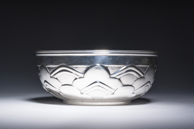 Bol Art Nouveau en argent &agrave; d&eacute;cor de nuages, poin&ccedil;on de ma&icirc;tre Carl M. Cohr (1860-1925), Copenhague, Danemark, dat&eacute; 1910