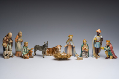 Cr&egrave;che de No&euml;l de type Hummel en biscuit &agrave; d&eacute;cor polychrome en dix pi&egrave;ces, Goebel, Allemagne, dat&eacute; 1951