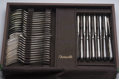 M&eacute;nag&egrave;re de 127 pi&egrave;ces dans la cassette d'origine, mod&egrave;le Perles, Christofle, France, 20&egrave;me si&egrave;cle