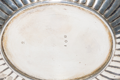 Service &agrave; caf&eacute; et &agrave; th&eacute; de quatre pi&egrave;ces en argent dans son coffret en bois d'origine, poin&ccedil;on de ma&icirc;tre Walter &amp; John Barnard, Londres, dat&eacute; 1882