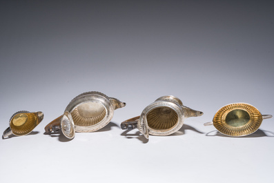 Service &agrave; caf&eacute; et &agrave; th&eacute; de quatre pi&egrave;ces en argent dans son coffret en bois d'origine, poin&ccedil;on de ma&icirc;tre Walter &amp; John Barnard, Londres, dat&eacute; 1882