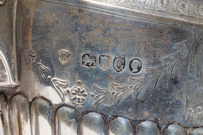 Service &agrave; caf&eacute; et &agrave; th&eacute; de quatre pi&egrave;ces en argent dans son coffret en bois d'origine, poin&ccedil;on de ma&icirc;tre Walter &amp; John Barnard, Londres, dat&eacute; 1882