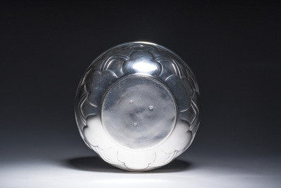 Bol Art Nouveau en argent &agrave; d&eacute;cor de nuages, poin&ccedil;on de ma&icirc;tre Carl M. Cohr (1860-1925), Copenhague, Danemark, dat&eacute; 1910