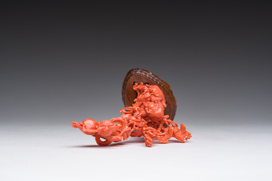 Groupe de Shou Lao avec un serviteur en corail rouge sculpt&eacute;, Chine, 19&egrave;me/20&egrave;me si&egrave;cle