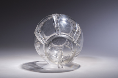 Auguste Houillon (1885-1954): Vase Art D&eacute;co en cristal fini au burin, France, Nancy, deuxi&egrave;me quart du 20&egrave;me si&egrave;cle