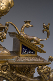 Pendule de chemin&eacute;e en bronze dor&eacute; surmont&eacute;e d'un buste de dame et d&eacute;cor&eacute;e par des plaques d'&eacute;mail &agrave; mascarons, France, 19&egrave;me si&egrave;cle