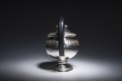 Belle th&eacute;i&egrave;re Empire en argent couronn&eacute;e d'un lion, poin&ccedil;on de ma&icirc;tre Jens Jensen, Copenhague, Danemark, dat&eacute; 1839