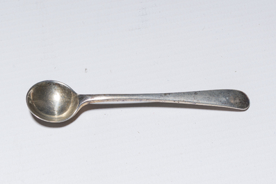 Collection vari&eacute;e d'objets de table en m&eacute;tal argent&eacute; et argent, origines diverses, 19&egrave;me/20&egrave;me si&egrave;cle