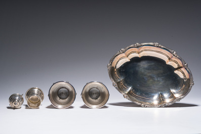 Collection vari&eacute;e d'objets de table en m&eacute;tal argent&eacute; et argent, origines diverses, 19&egrave;me/20&egrave;me si&egrave;cle