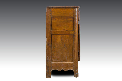 Armoire importante en bois &agrave; deux portes avec la croix de Malte, France, 17&egrave;me si&egrave;cle