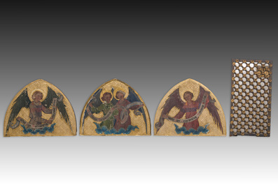 Deux baldaquins en bois polychrome de style n&eacute;ogothique, trois panneaux peints et une porte de tabernacle, 19&egrave;me si&egrave;cle