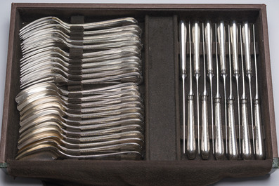 M&eacute;nag&egrave;re de 140 pi&egrave;ces dans la cassette d'origine, mod&egrave;le Spatours, Christofle, France, 20&egrave;me si&egrave;cle