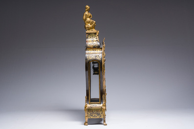 Importante pendule de style Louis XV sur console, France, 19&egrave;me si&egrave;cle