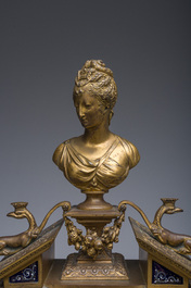 Pendule de chemin&eacute;e en bronze dor&eacute; surmont&eacute;e d'un buste de dame et d&eacute;cor&eacute;e par des plaques d'&eacute;mail &agrave; mascarons, France, 19&egrave;me si&egrave;cle