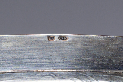 Service &agrave; caf&eacute; et &agrave; th&eacute; de cinq pi&egrave;ces en argent richement d&eacute;cor&eacute;, poin&ccedil;on de ma&icirc;tre Delheid, Belgique, 19&egrave;me/20&egrave;me si&egrave;cle