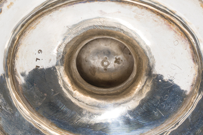 Service &agrave; caf&eacute; et &agrave; th&eacute; de quatre pi&egrave;ces en argent dans son coffret en bois d'origine, poin&ccedil;on de ma&icirc;tre Walter &amp; John Barnard, Londres, dat&eacute; 1882