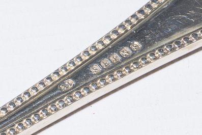 Collection vari&eacute;e d'objets de table en m&eacute;tal argent&eacute; et argent, origines diverses, 19&egrave;me/20&egrave;me si&egrave;cle