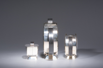 Service &agrave; caf&eacute; Art D&eacute;co de quatre pi&egrave;ces en m&eacute;tal argent&eacute;, mod&egrave;le Tonnelet, Christian Fjerdingstadt (1891-1968) pour Christofle, France, vers 1933