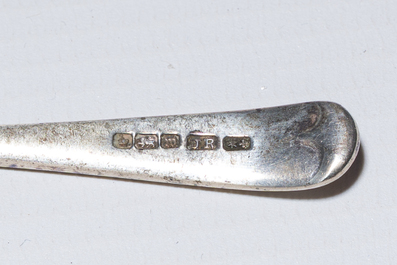 Collection vari&eacute;e d'objets de table en m&eacute;tal argent&eacute; et argent, origines diverses, 19&egrave;me/20&egrave;me si&egrave;cle