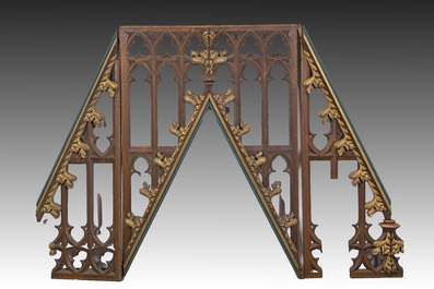 Collection vari&eacute;e de sculptures architecturales de style n&eacute;ogothique en bois partiellement dor&eacute; et polychrom&eacute;, Belgique, vers 1900