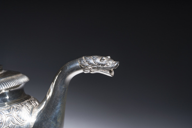 Belle th&eacute;i&egrave;re Empire en argent couronn&eacute;e d'un lion, poin&ccedil;on de ma&icirc;tre Jens Jensen, Copenhague, Danemark, dat&eacute; 1839