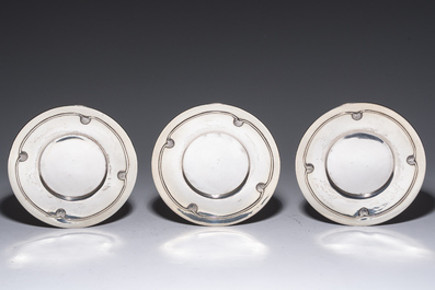 Six tasses en porcelaine de Limoges aux montures et soucoupes en argent et sucrier assorti, Delheid, 800/000, France et Belgique, 20&egrave;me si&egrave;cle