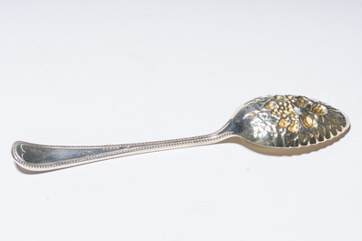 Collection vari&eacute;e d'objets de table en m&eacute;tal argent&eacute; et argent, origines diverses, 19&egrave;me/20&egrave;me si&egrave;cle