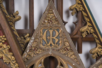 Collection vari&eacute;e de sculptures architecturales de style n&eacute;ogothique en bois partiellement dor&eacute; et polychrom&eacute;, Belgique, vers 1900