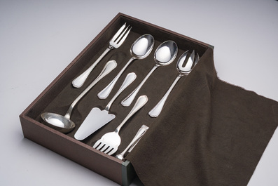 M&eacute;nag&egrave;re de 140 pi&egrave;ces dans la cassette d'origine, mod&egrave;le Spatours, Christofle, France, 20&egrave;me si&egrave;cle