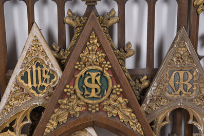 Collection vari&eacute;e de sculptures architecturales de style n&eacute;ogothique en bois partiellement dor&eacute; et polychrom&eacute;, Belgique, vers 1900