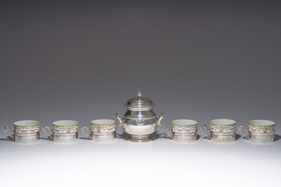 Six tasses en porcelaine de Limoges aux montures et soucoupes en argent et sucrier assorti, Delheid, 800/000, France et Belgique, 20&egrave;me si&egrave;cle